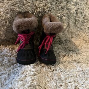Brown Fur-Lined Boots with Pink Laces